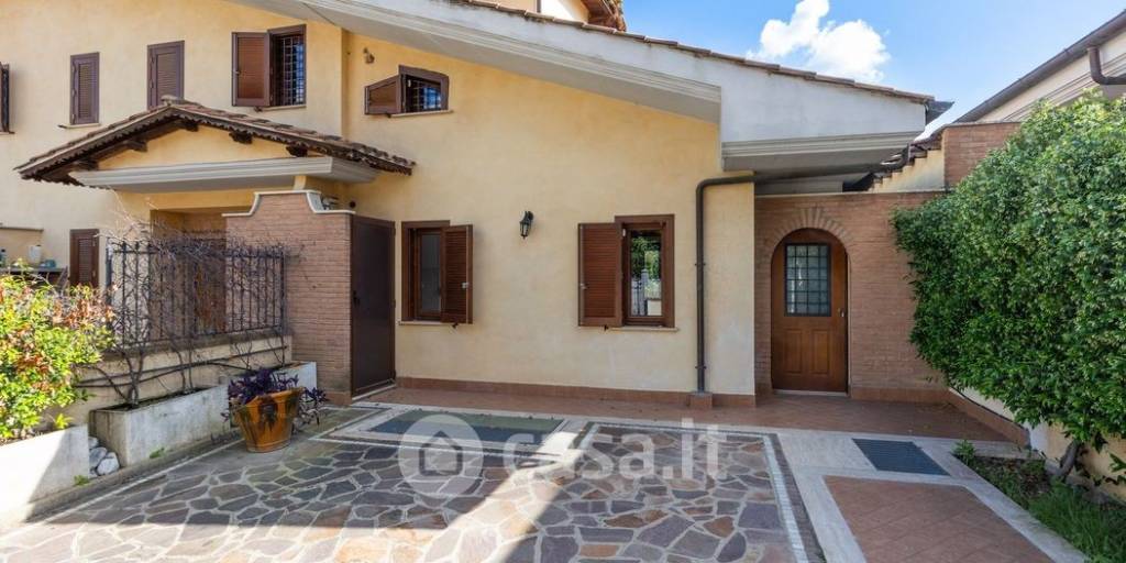 casa indipendente in vendita ad Albano Laziale in zona Cecchina
