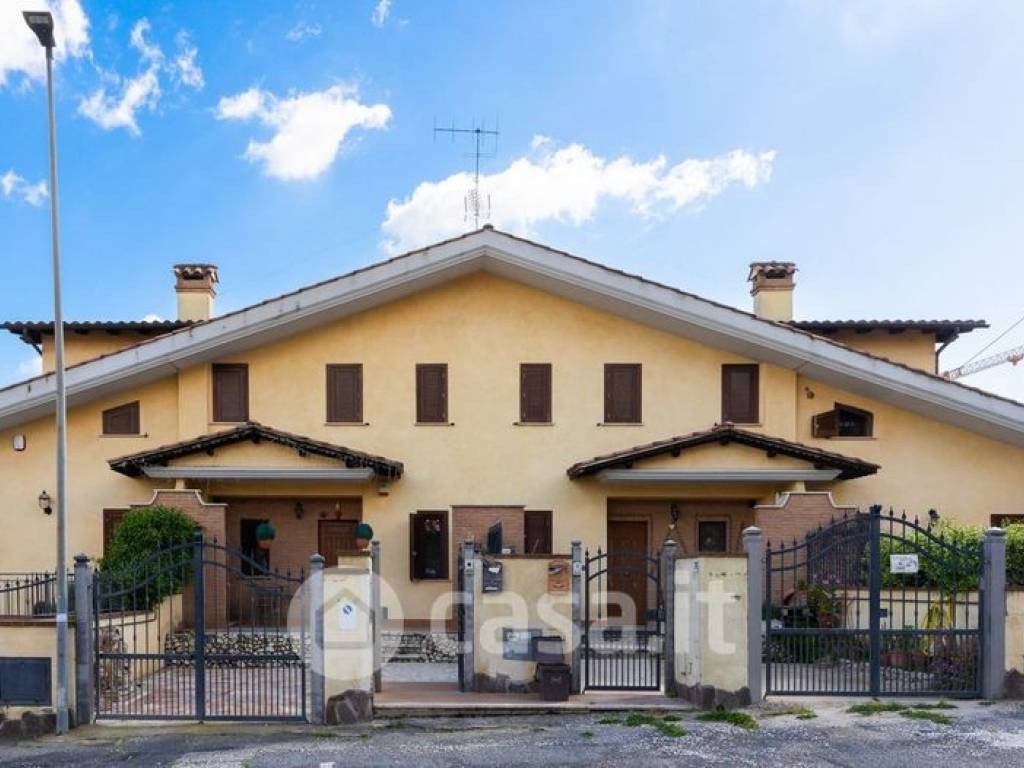 casa indipendente in vendita ad Albano Laziale in zona Cecchina