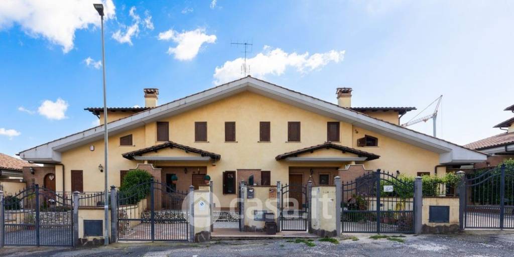casa indipendente in vendita ad Albano Laziale in zona Cecchina