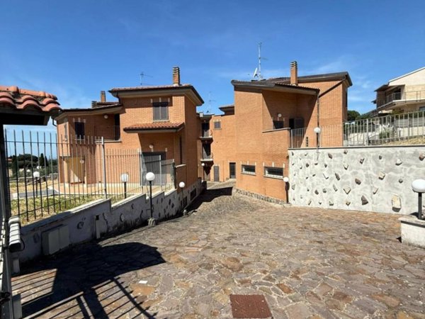 casa indipendente in vendita ad Albano Laziale