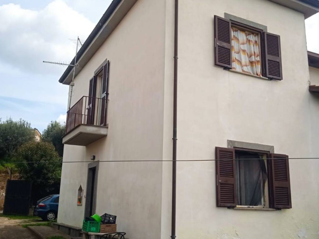 casa indipendente in vendita ad Albano Laziale in zona Pavona