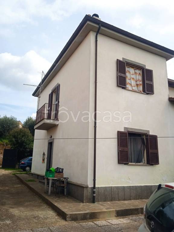 casa indipendente in vendita ad Albano Laziale in zona Pavona