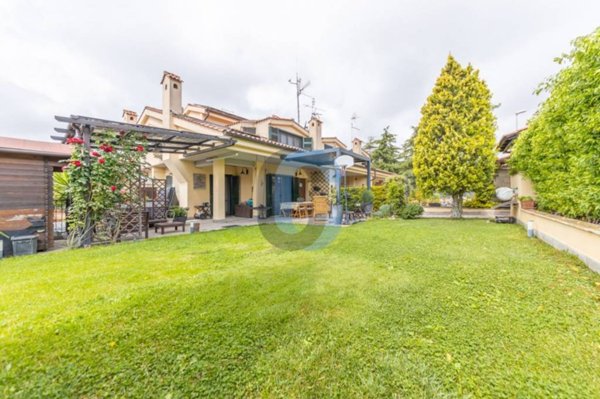 casa indipendente in vendita ad Albano Laziale in zona Cecchina