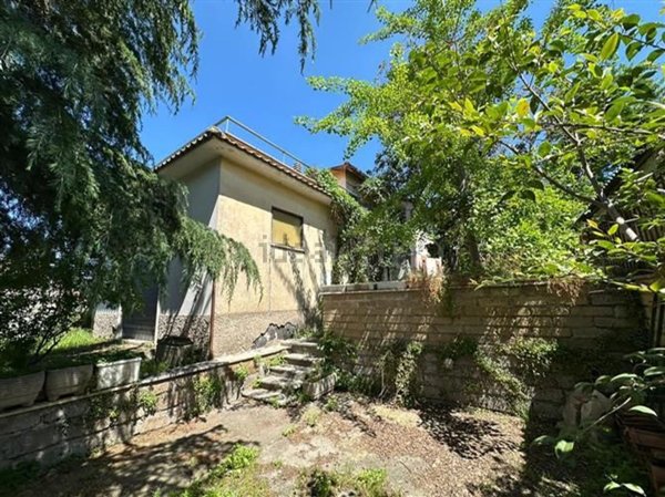 casa indipendente in vendita ad Albano Laziale in zona Cecchina