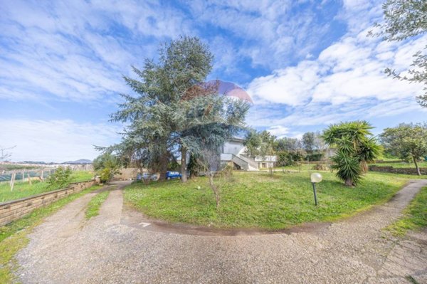 casa indipendente in vendita ad Albano Laziale in zona Cecchina