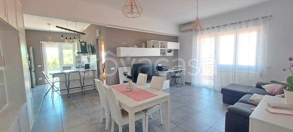 appartamento in vendita ad Albano Laziale in zona Pavona