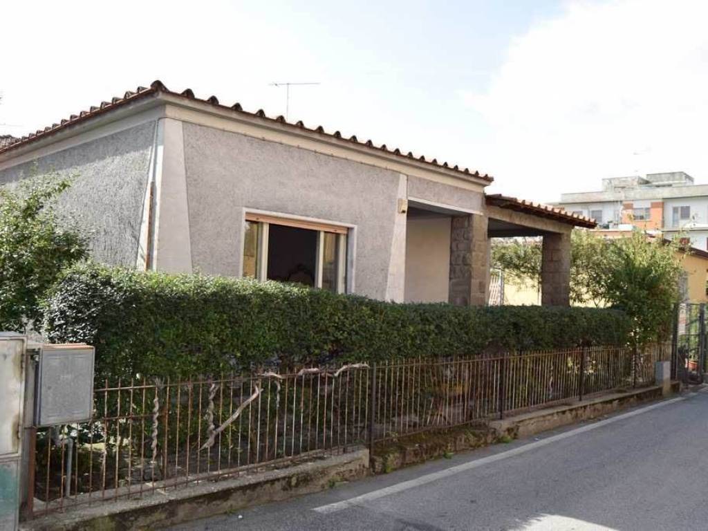 casa indipendente in vendita ad Albano Laziale in zona Cecchina