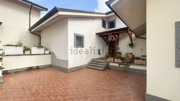 casa indipendente in vendita ad Albano Laziale in zona Cecchina