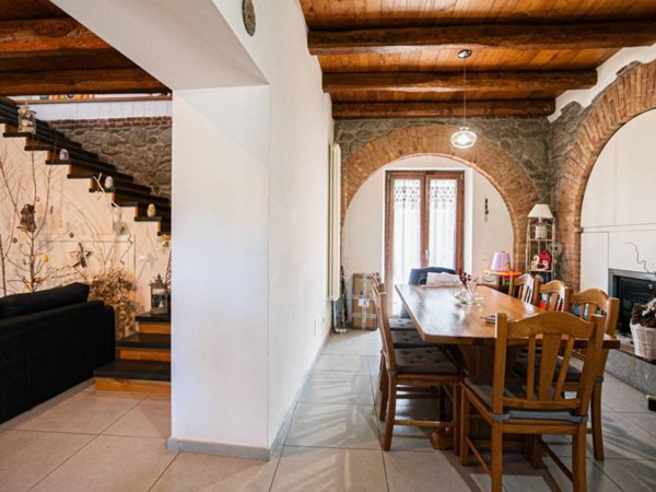 casa indipendente in vendita ad Albano Laziale in zona Pavona