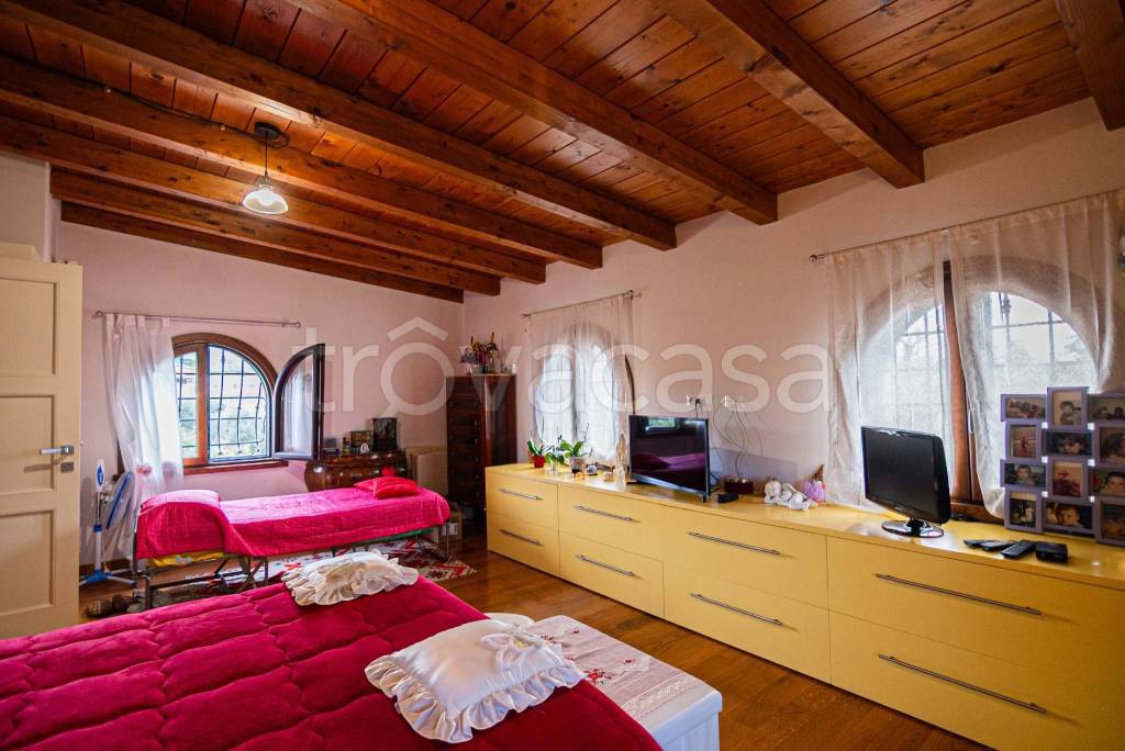 casa indipendente in vendita ad Albano Laziale in zona Pavona