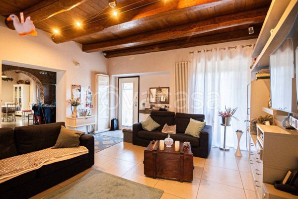 casa indipendente in vendita ad Albano Laziale in zona Pavona