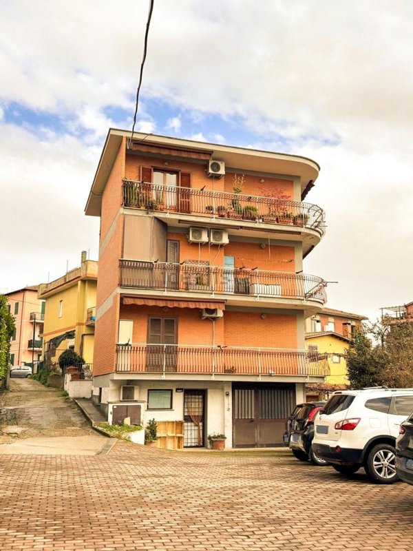 appartamento in vendita ad Albano Laziale