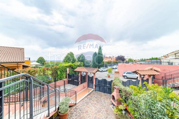casa indipendente in vendita ad Albano Laziale in zona Cecchina
