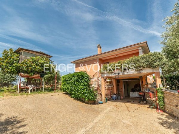 casa indipendente in vendita ad Albano Laziale in zona Cecchina