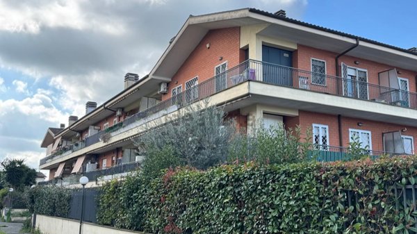 appartamento in vendita ad Albano Laziale in zona Pavona