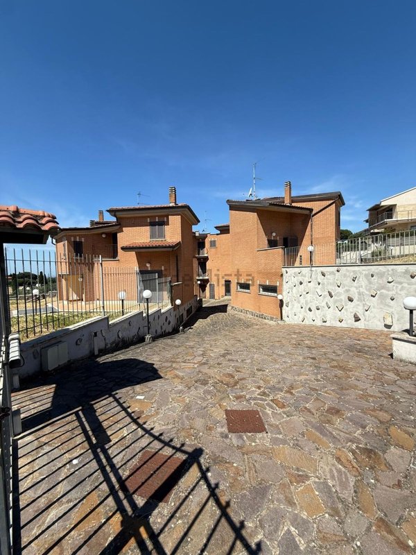 casa indipendente in vendita ad Albano Laziale