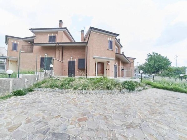 casa indipendente in vendita ad Albano Laziale