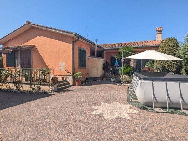 casa indipendente in vendita ad Albano Laziale in zona Cecchina