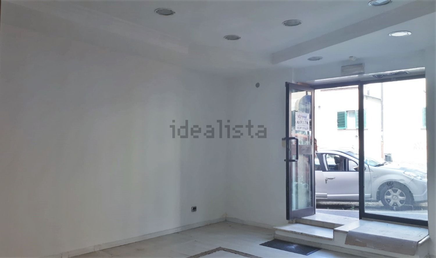 locale commerciale in vendita ad Albano Laziale