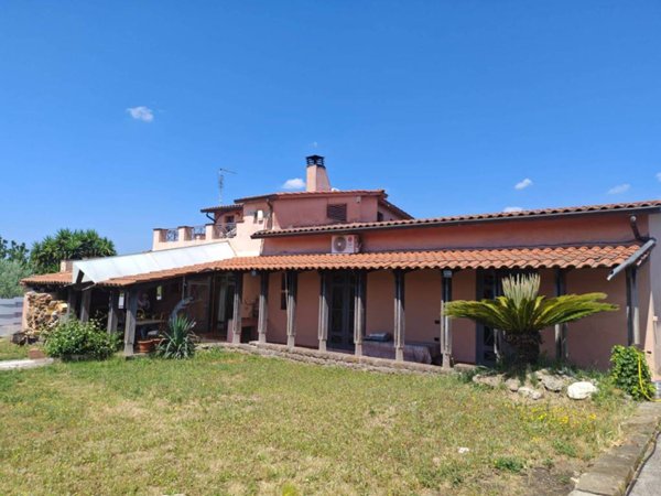 casa indipendente in vendita ad Albano Laziale in zona Cecchina