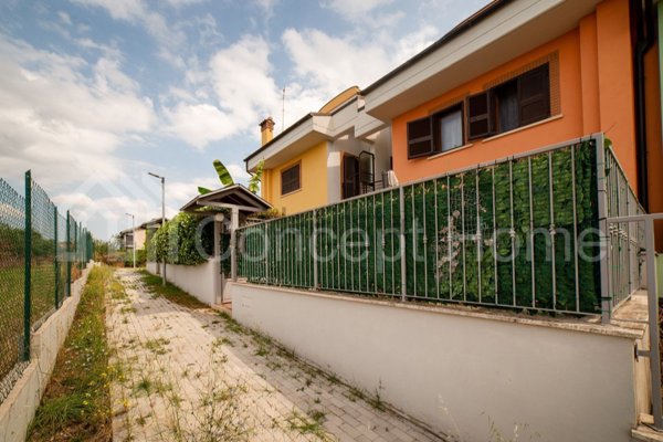 casa indipendente in vendita ad Albano Laziale in zona Cecchina