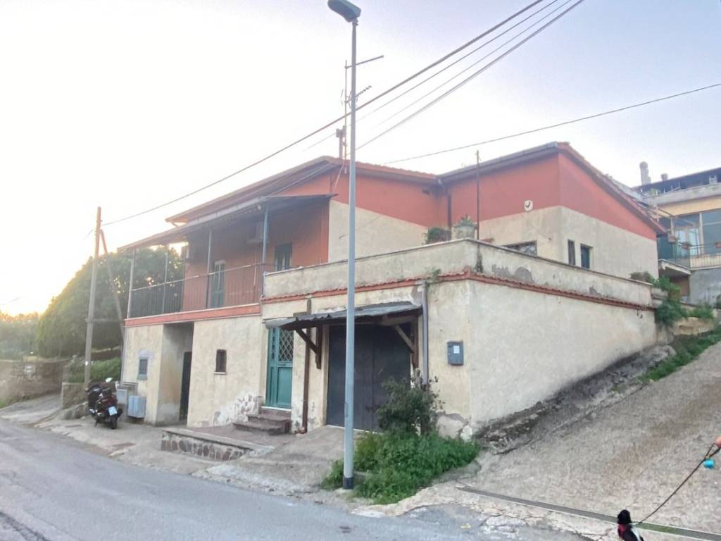 casa indipendente in vendita ad Albano Laziale in zona Cecchina