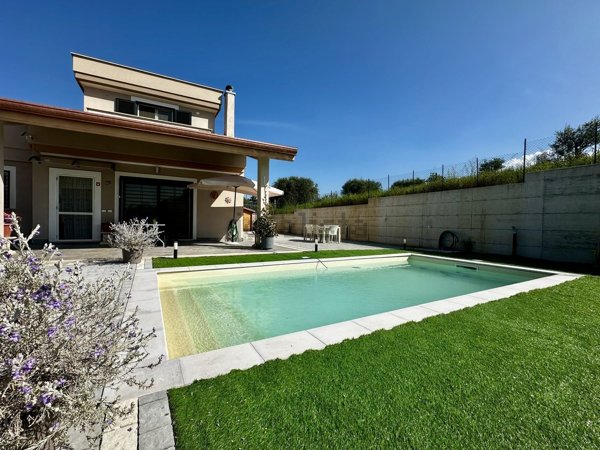casa indipendente in vendita ad Albano Laziale