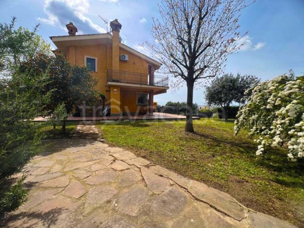 casa indipendente in vendita ad Albano Laziale