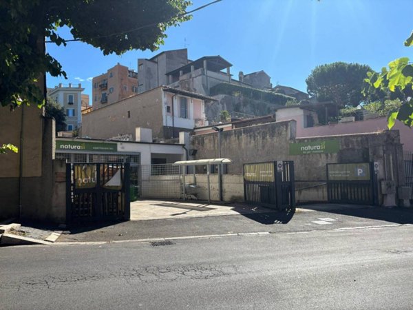 negozio in vendita ad Albano Laziale