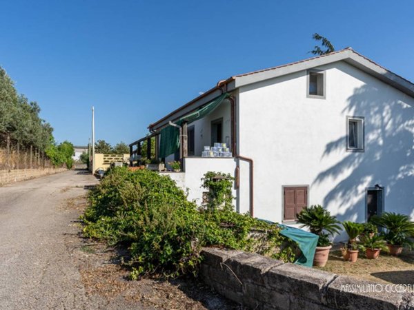 casa indipendente in vendita ad Albano Laziale in zona Cecchina