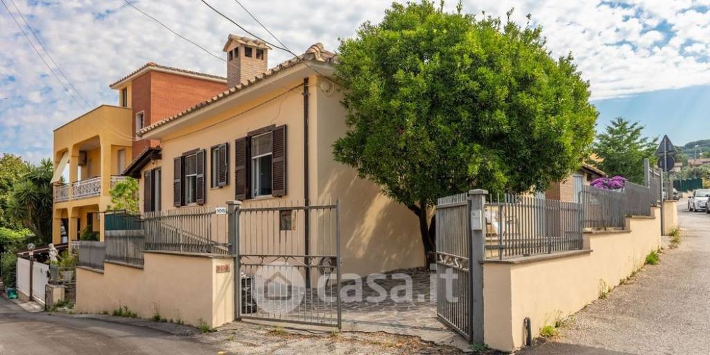 casa indipendente in vendita ad Albano Laziale