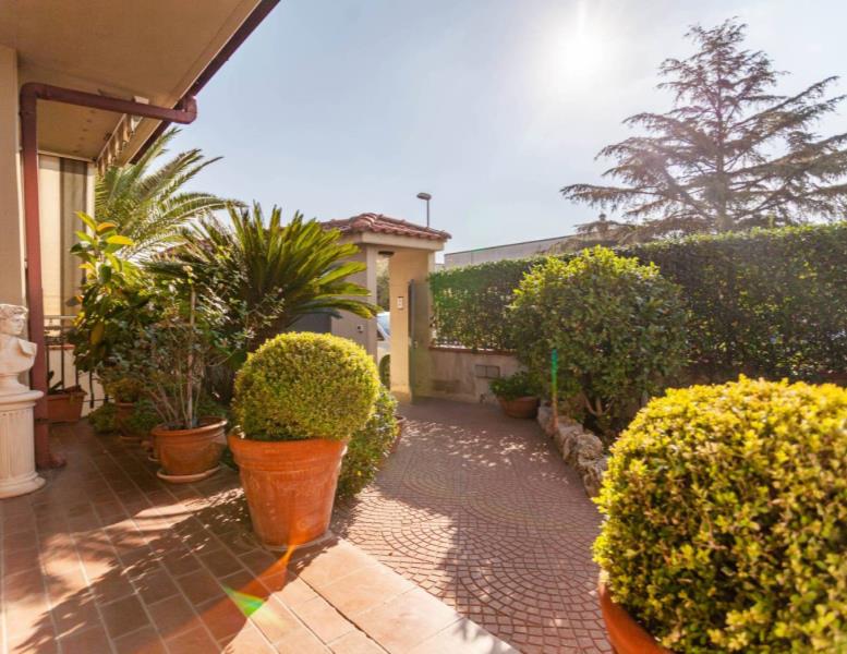 casa indipendente in vendita ad Albano Laziale in zona Pavona