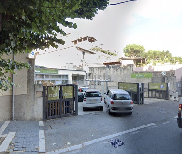 locale commerciale in vendita ad Albano Laziale