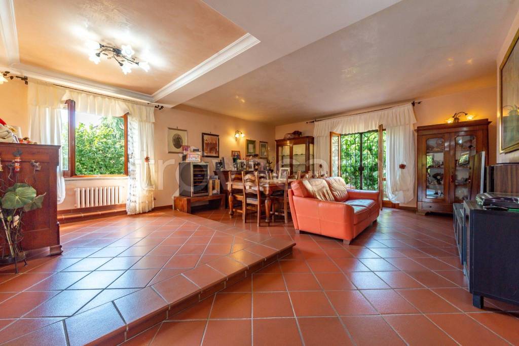 casa indipendente in vendita ad Albano Laziale in zona Pavona