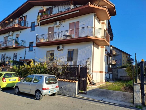 appartamento in vendita ad Albano Laziale in zona Pavona