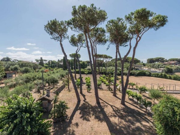 casa indipendente in vendita ad Albano Laziale in zona Pavona