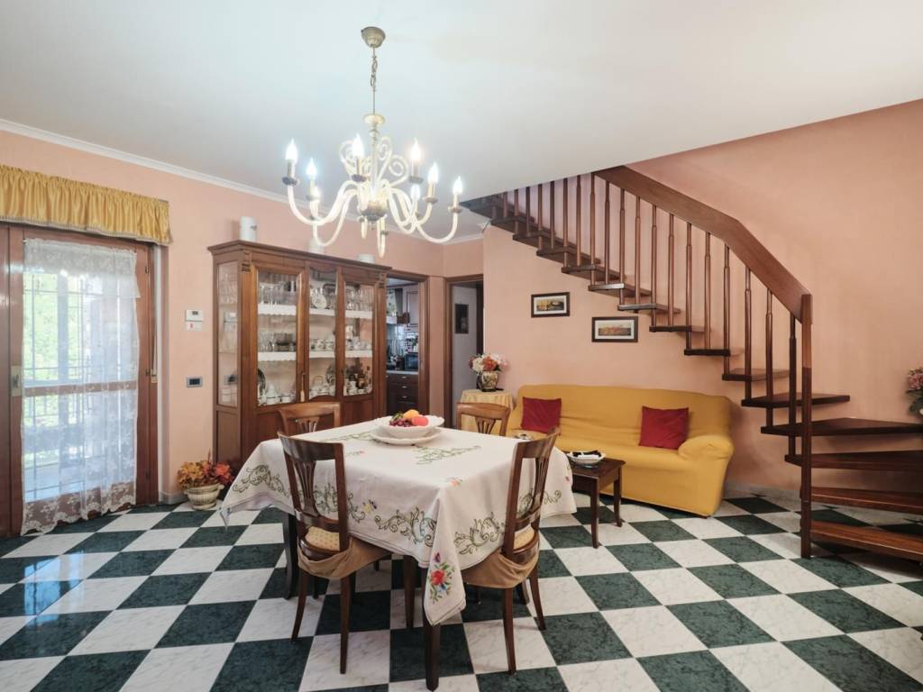 appartamento in vendita ad Albano Laziale in zona Cecchina