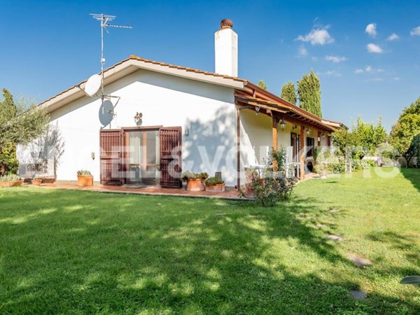casa indipendente in vendita ad Albano Laziale in zona Cecchina