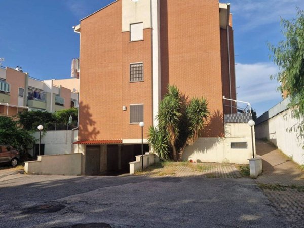 appartamento in vendita ad Albano Laziale in zona Cecchina