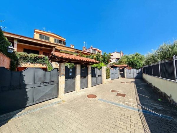 villa in vendita ad Albano Laziale in zona Cecchina