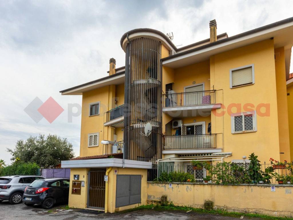 appartamento in vendita ad Albano Laziale in zona Pavona