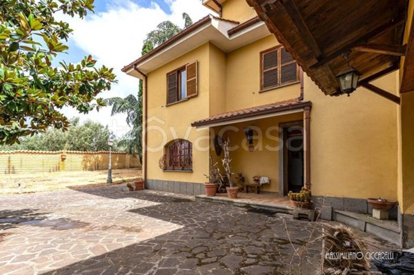 casa indipendente in vendita ad Albano Laziale in zona Pavona
