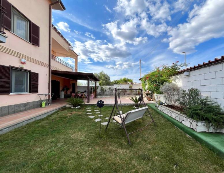 appartamento in vendita ad Albano Laziale in zona Pavona