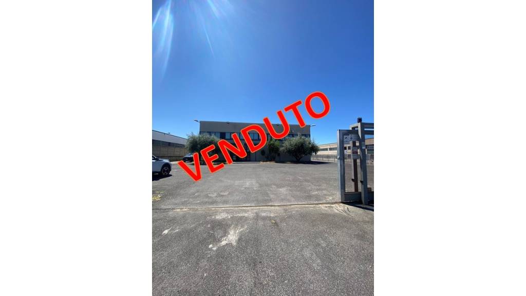 locale commerciale in vendita ad Albano Laziale in zona Pavona