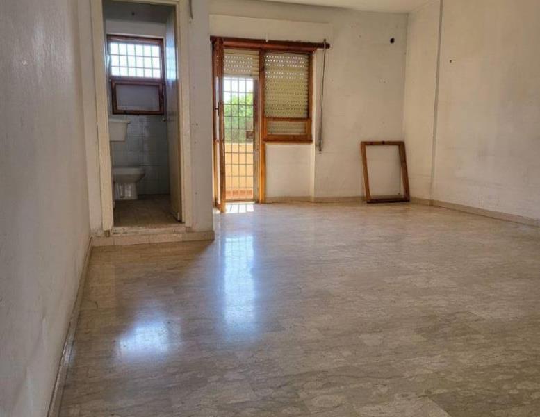 locale commerciale in vendita ad Albano Laziale in zona Cecchina