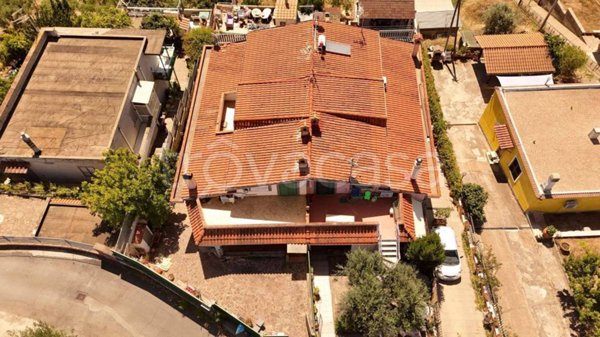 casa indipendente in vendita ad Albano Laziale in zona Cecchina
