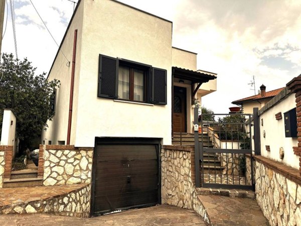casa indipendente in vendita ad Albano Laziale in zona Cecchina