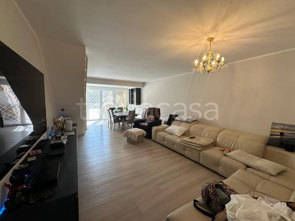 casa indipendente in vendita ad Albano Laziale in zona Cecchina