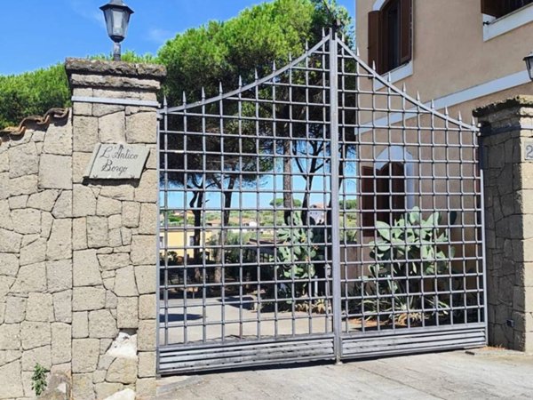 casa indipendente in vendita ad Albano Laziale in zona Cecchina