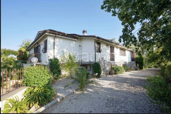 casa indipendente in vendita ad Albano Laziale in zona Cecchina